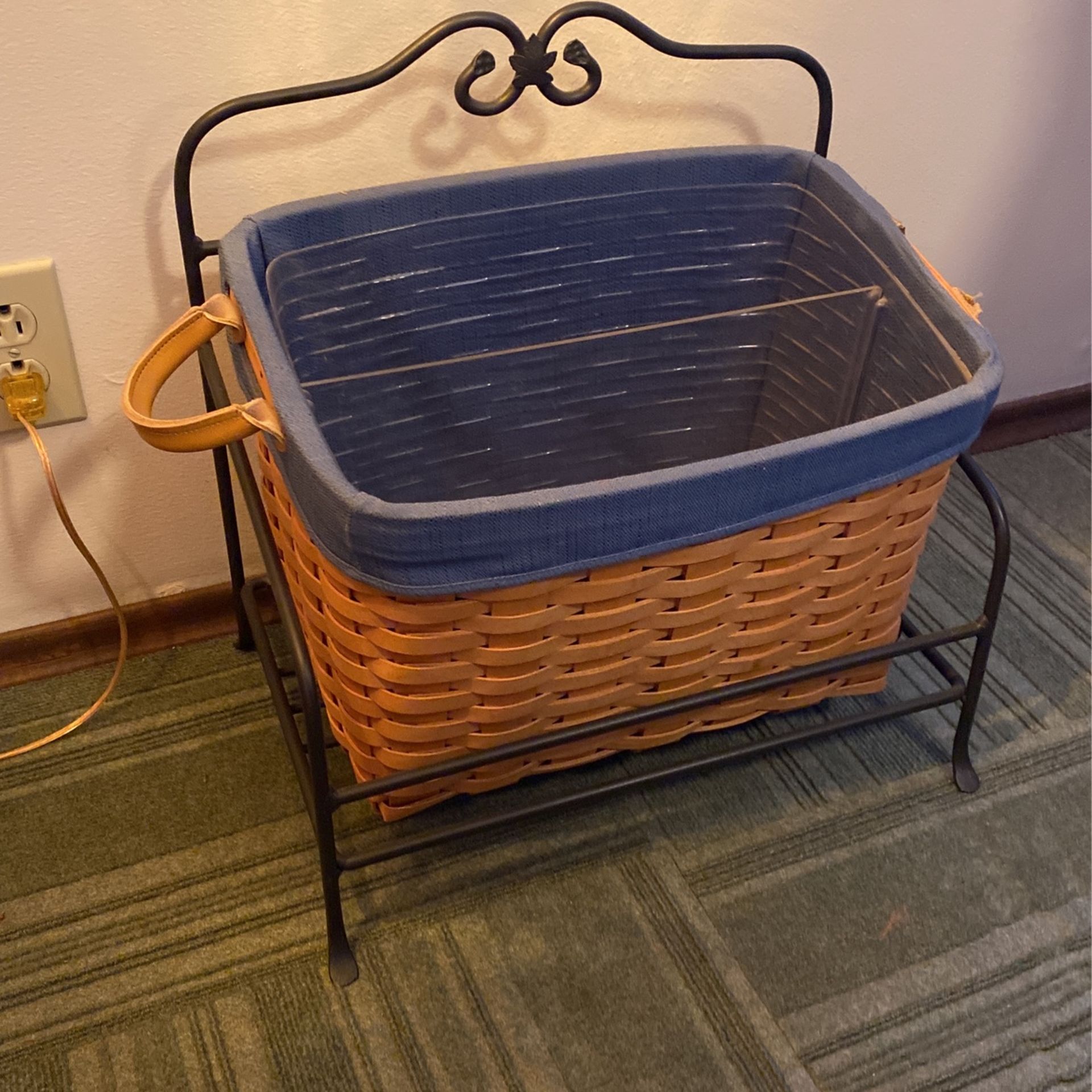 Longaberger Newspaper Magazine Stand & Basket With Divider