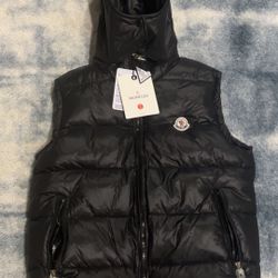 Moncler Bourmes Down Vest Size Small