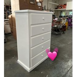 White Pinewood Dresser