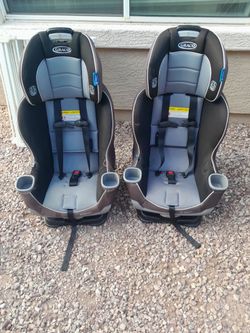 2 Graco Extend2Fit Baby Car Seats $30-$35 each See All Photos Read Description