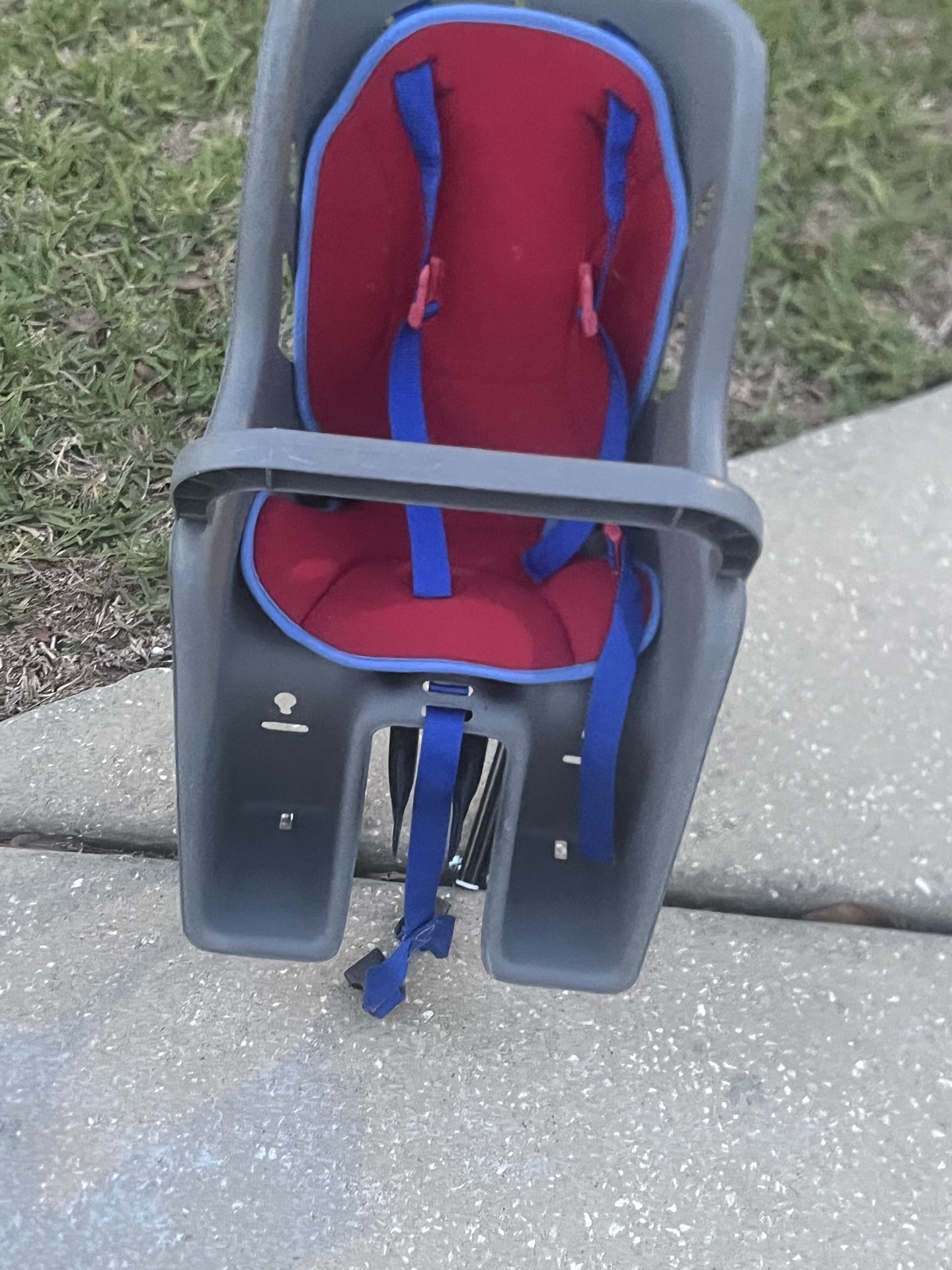 Cocoon 300 Child Carrier great condition 31705 Wesley Chapel blvd Fl 33543 Storage Mart