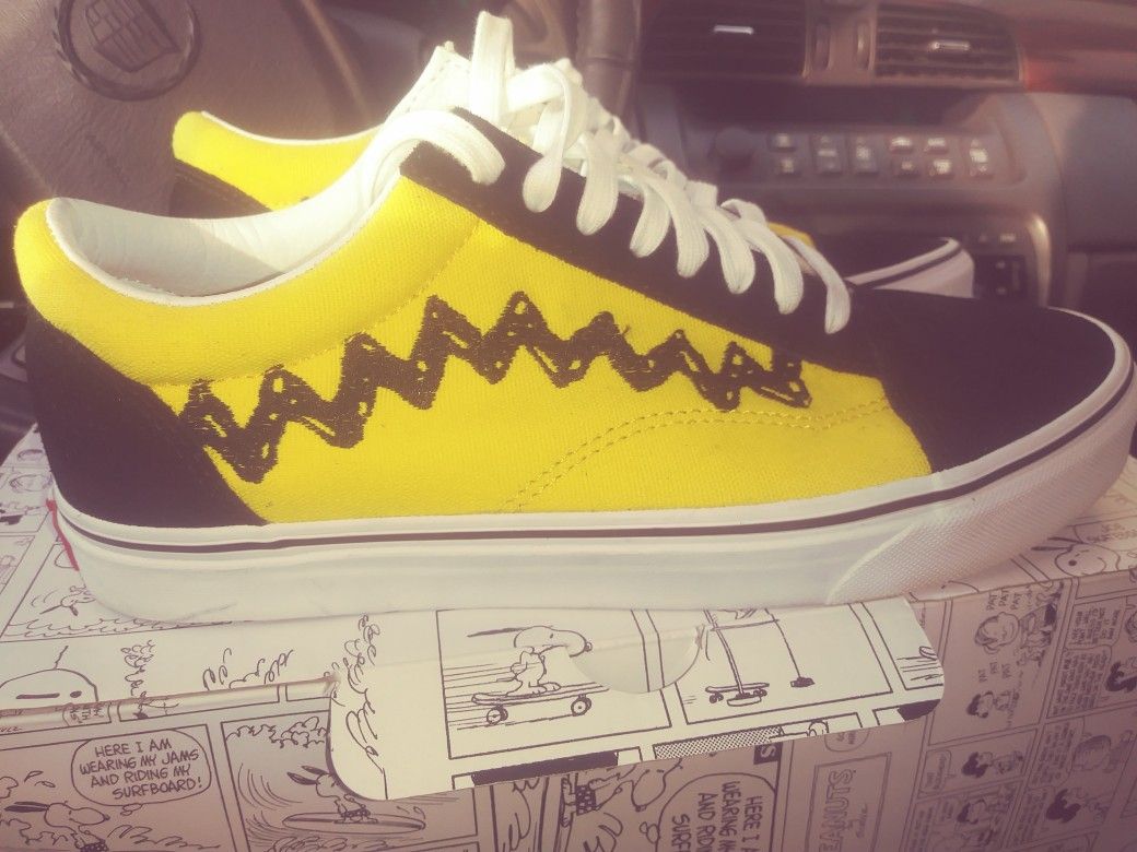 Peanuts Old Skool Vans Like new size 9.5 mens Size 11 in women.