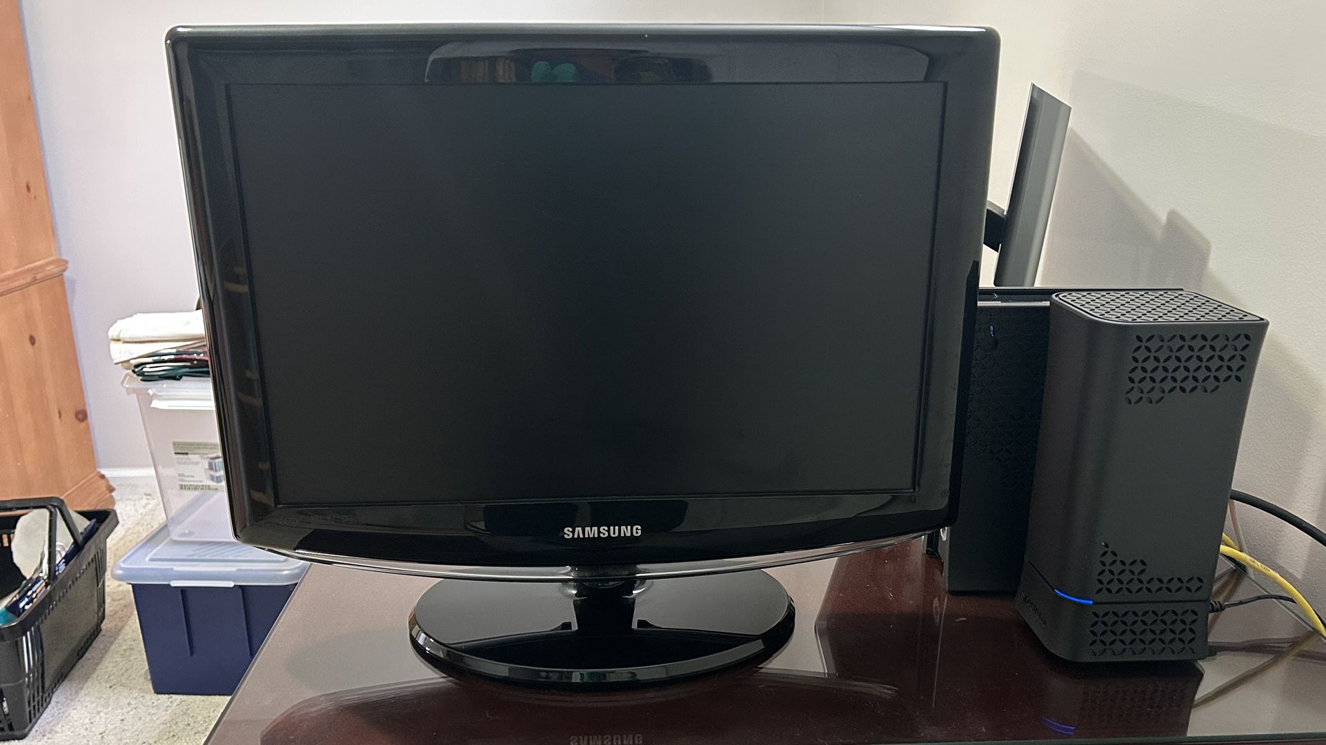 Samsung 19” LCD TV