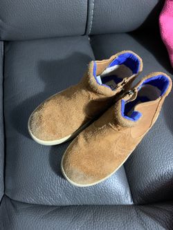 Uggh boys ankle boots size 11