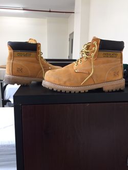 Selling my steel toes boats lost my jobJust wear them once condition 10/10 size 10