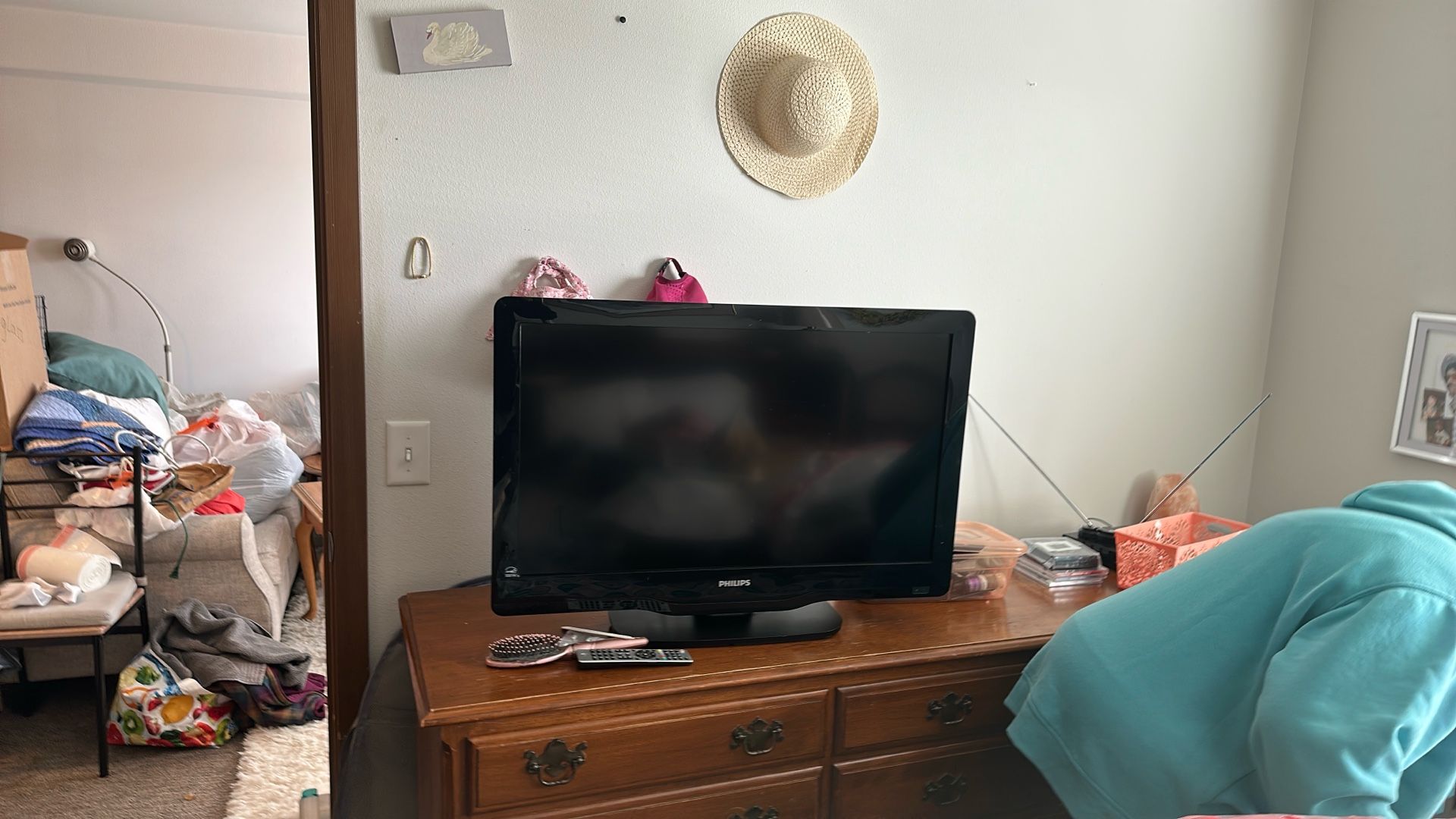 32 HTV works great not a smart TV