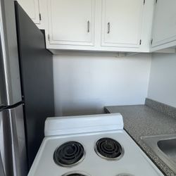 24” White Electric Stove Premium Levella