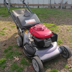 Lawn Mower: Honda Self Propelled 