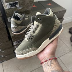BRAND NEW JORDAN RETRO 3