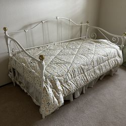 Twin Size Day Bed 🛌 