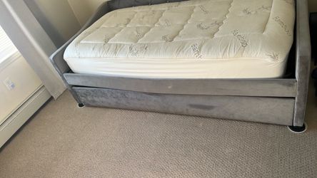 Grey Upholstered Daybed with Trundle