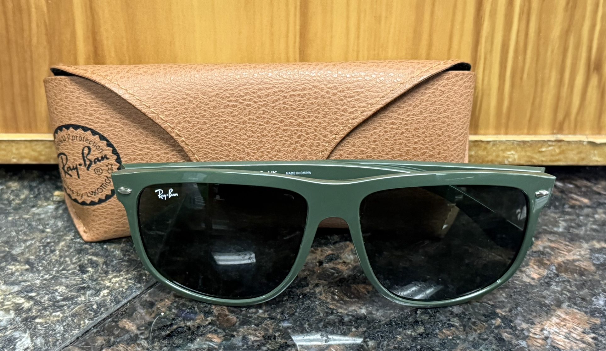 Ray Bans Sunglasses RB4147 Boyfriend - Dark Green 