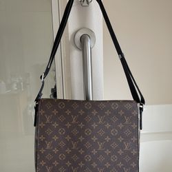 Louis Vuitton Macassar District Bag MM