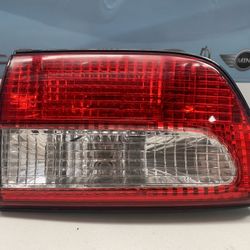 2001-2003 TOYOTA SIENNA LH INNER TAIL LIGHT 