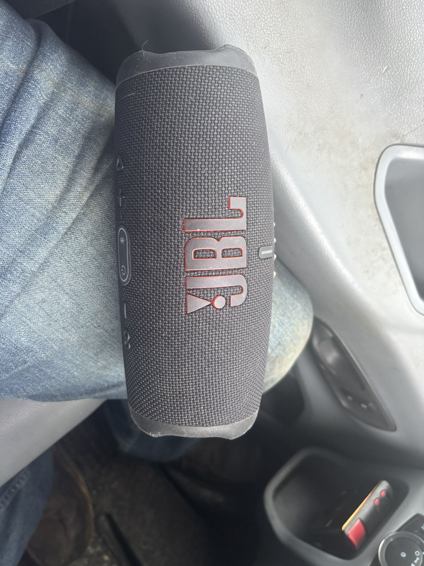Jbl Charge 5 Speaker Used Twice