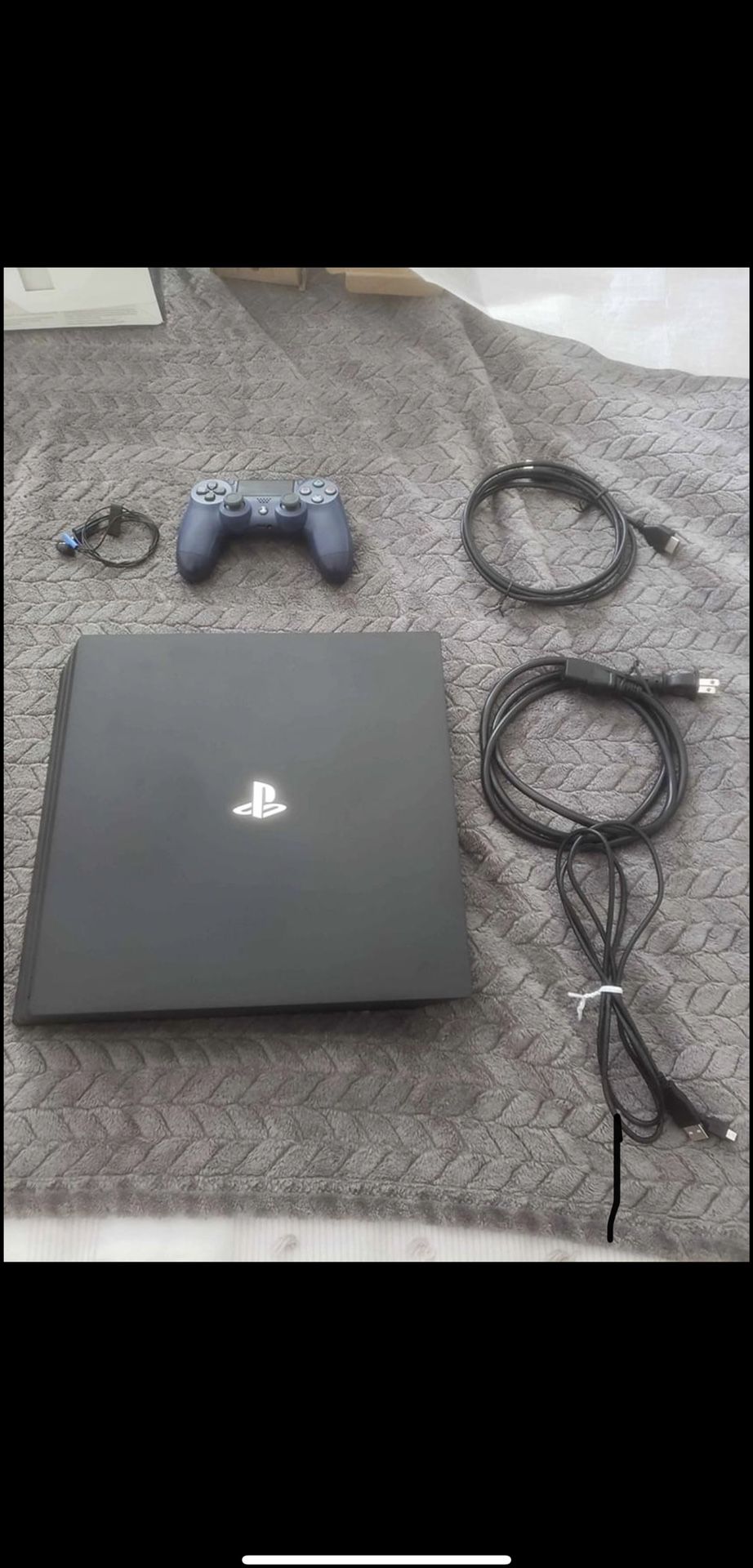 PS4 Pro 1Tb 4K/ With Power cable & Controller
