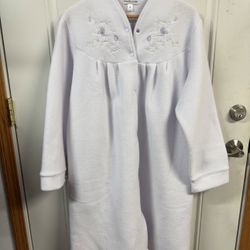 Miss Elaine Women's Embroidered Long Sleeve Robe