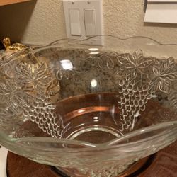 Punch bowl includes 9 punch bowl cups