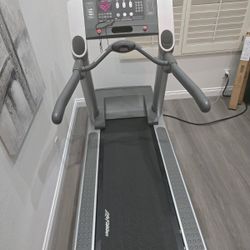 Life Fitness Treadmill 