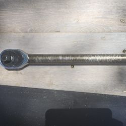 HALF INCH DRIVE CLICK TORQUE WRENCH