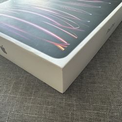 Sealed iPad Pro 12.9 6th Gen WiFi +Celluar 1TB
