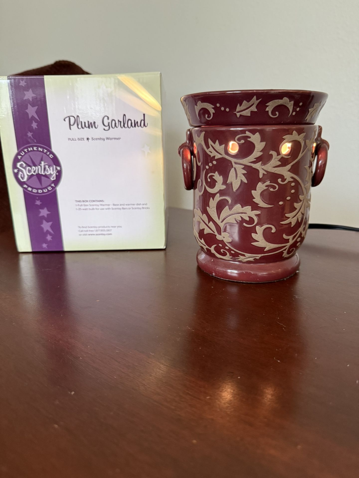 Scentsy Wax Warmer Plum Garland