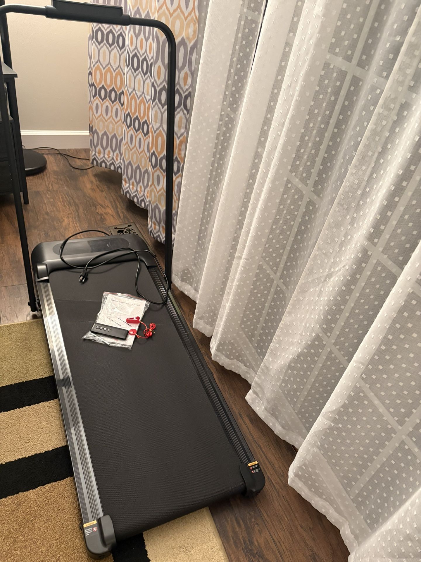 Waking/ Pad Treadmill 2 In 1 With Handle