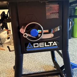 DELTA Contractor saws 10-in 15 -Amp 120 -Volt Contractor Table Saw with Fixed Stand