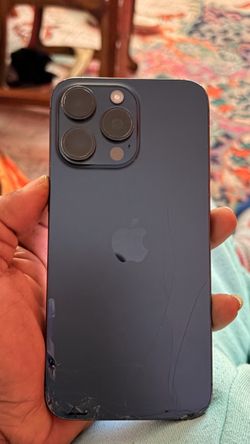 iPhone 15 crack in back