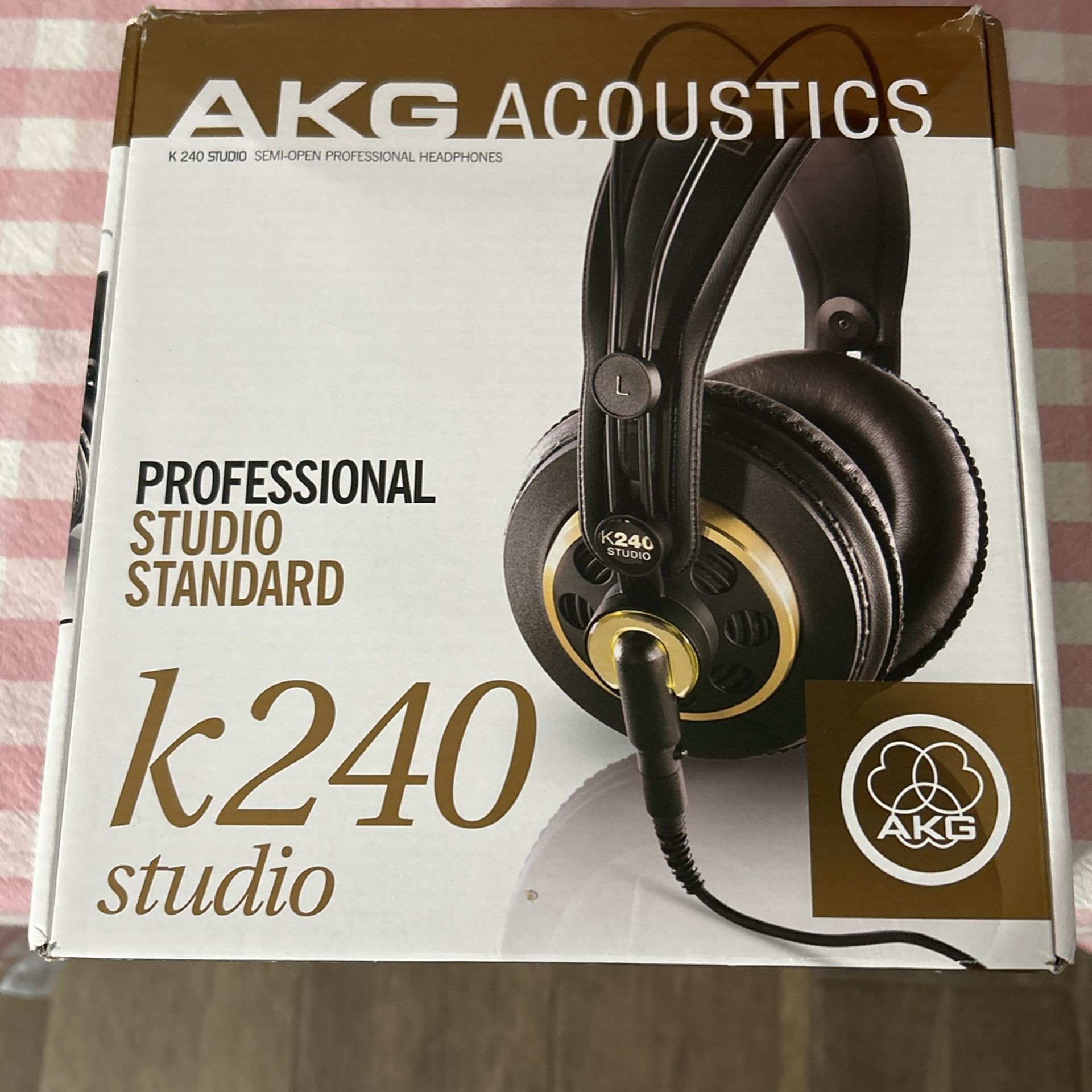 AKG Acoustics Professional Studio Standard K240 Studio