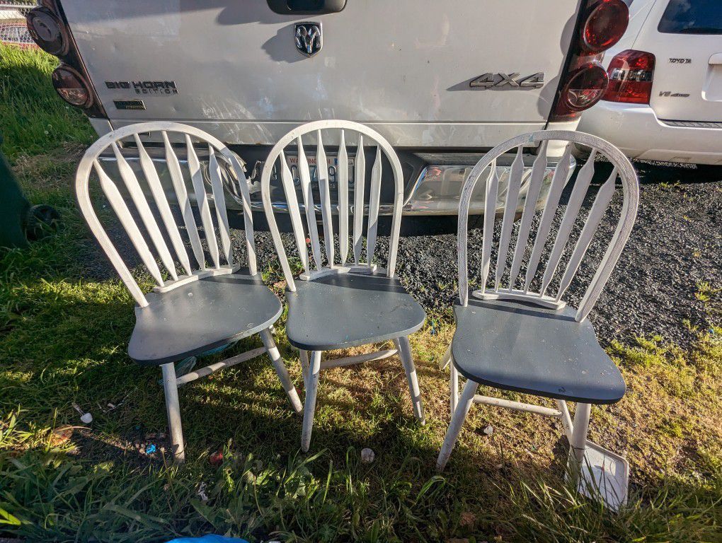 Free project Table And Chairs