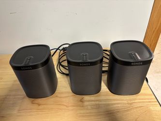 Three Sonos Play:1 bookshelf speakers $200