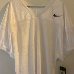 Brand: Nike  Color:white  Size: Men’s Small