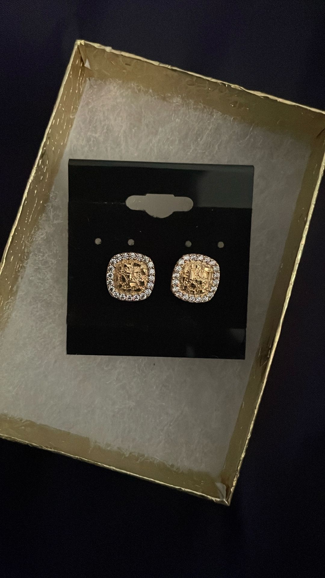 Brand New Square Nuggets With Diamonds Around For Only 120 Yes They Are Real!!!!