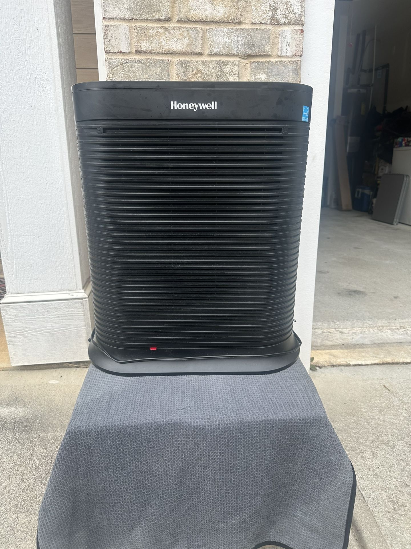 HEPA Air Purifier, Large Room (310 sq. ft.) Black by Honeywell