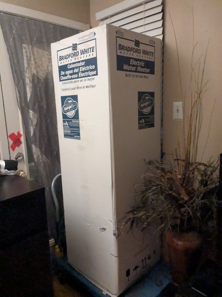 Brand New In Box 40 Gallon Water Heart