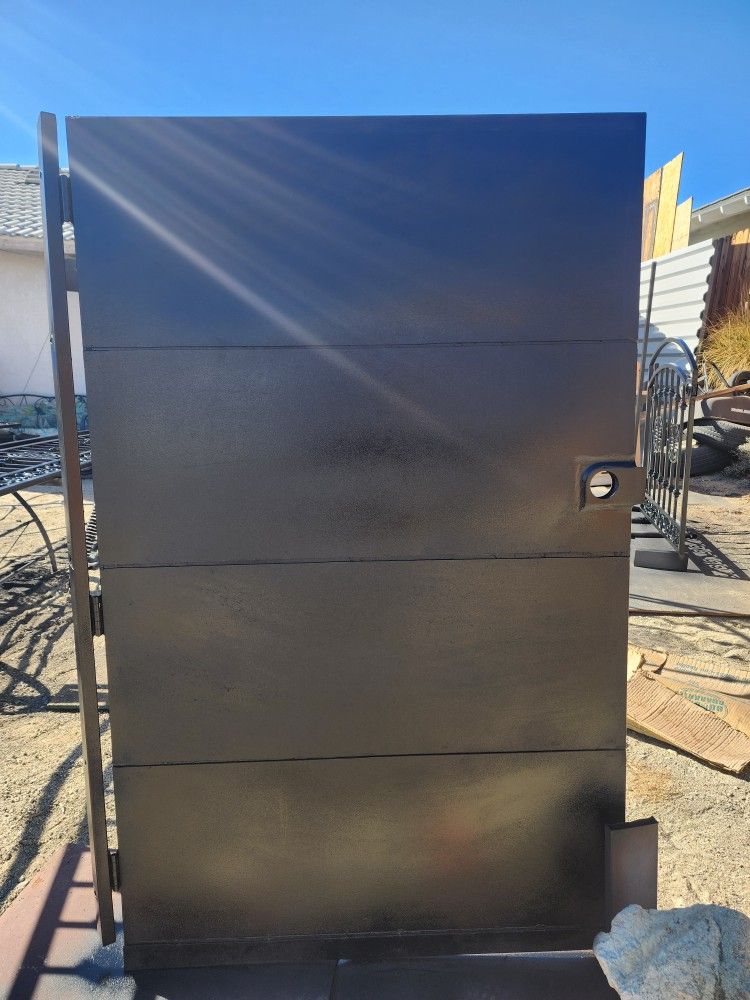 GATE WITH SHEET METAL