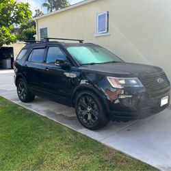 2018 Ford Explorer Sport. AWD