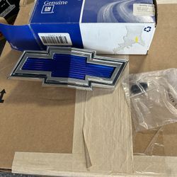 71/72 Chevy Grille Emblem