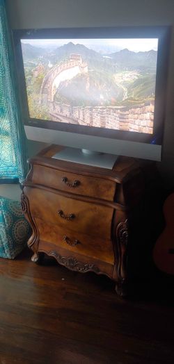 LCD HDTV Element Electronics 32"