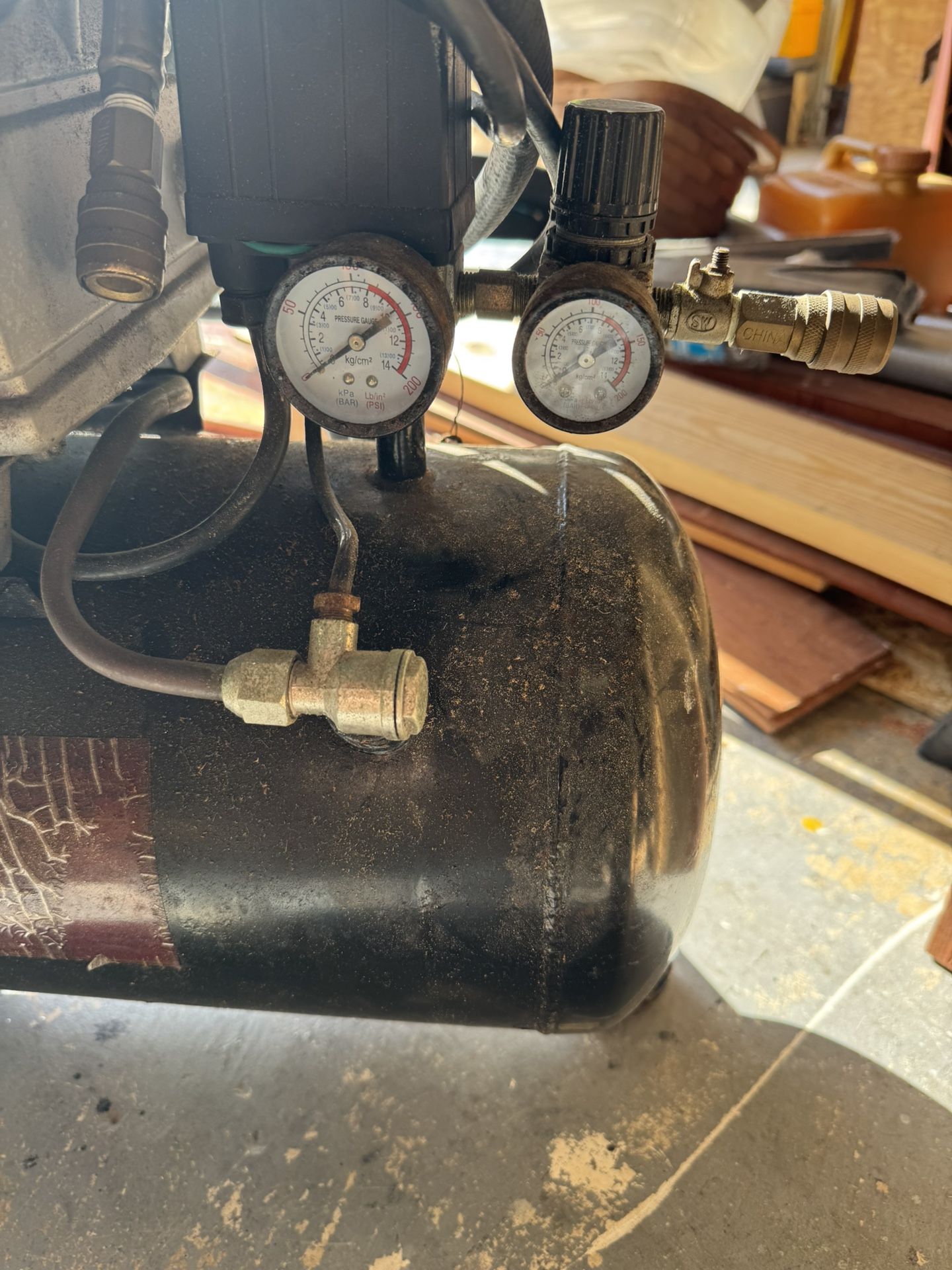 Central Pneumatic Hot Dog  Air Compressor