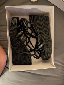 Women's 9 1/2 Guess wedges