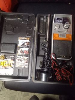 Full power 40 channel emergency/information 2-way citizen Band radio vintage.