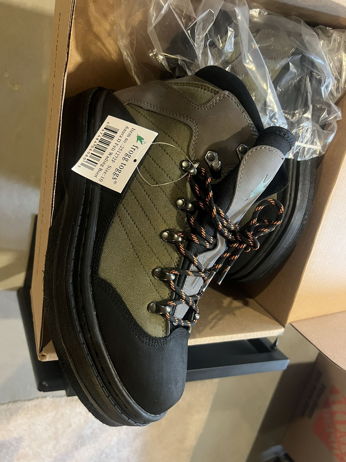 Men’s FroggToggs Boots Size 10