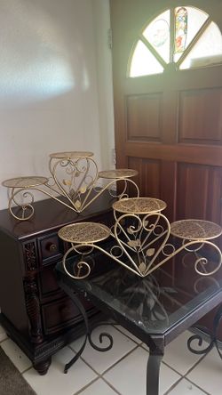 Set of decorative cake stands