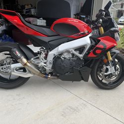 2021 Aprilia Tuono V4