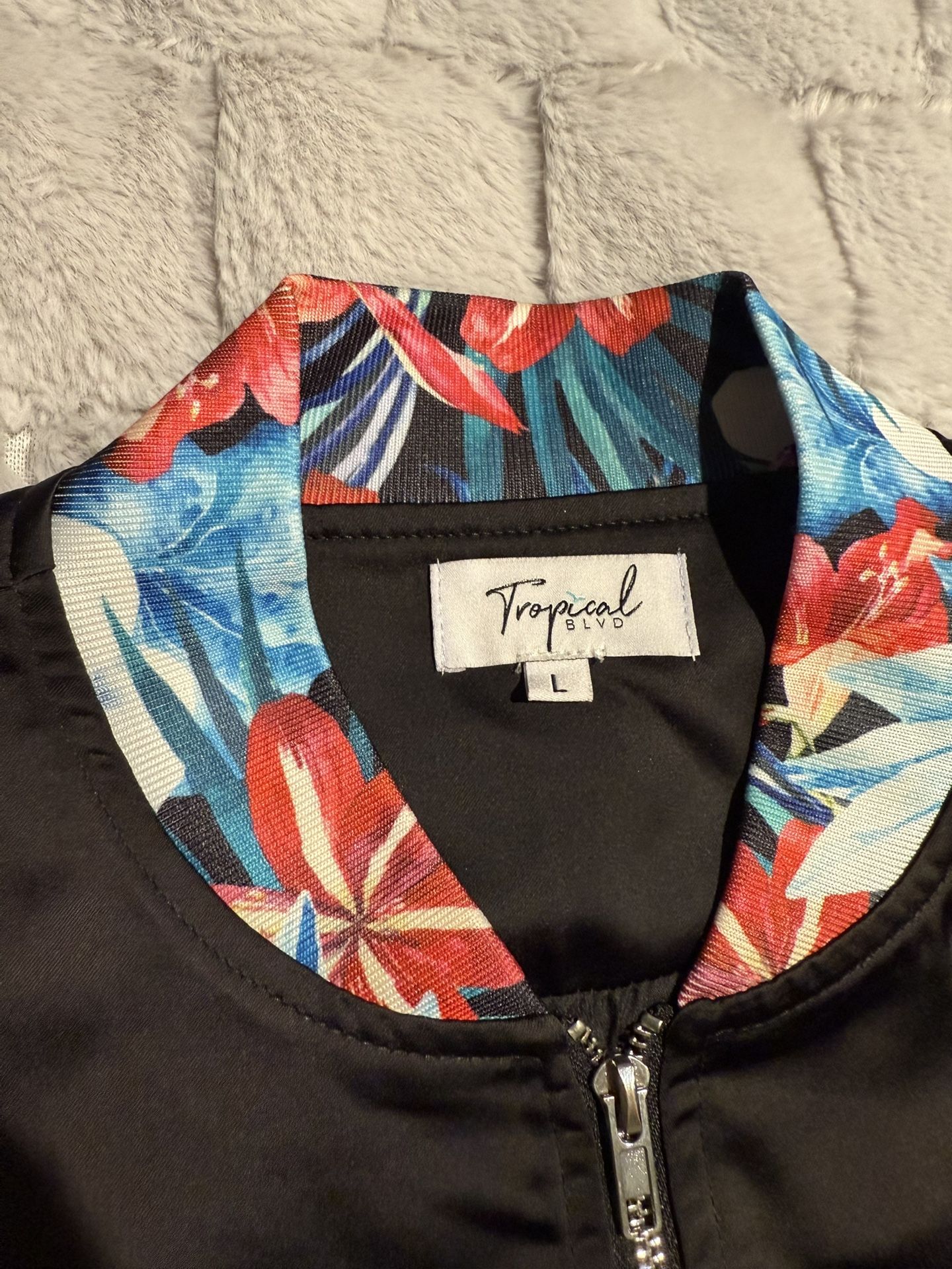 Tropical BLVD Men’s Black Windbreaker Jacket – Size L, Floral Trim Zip-Up