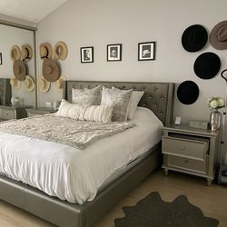 Glamorous Tufted Bed Frame W/ Headboard