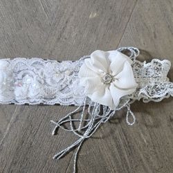 Ivory Lace Silver Bow Wedding Prom Garter 