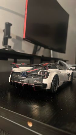 Pagani huayra 1 18 by auto art